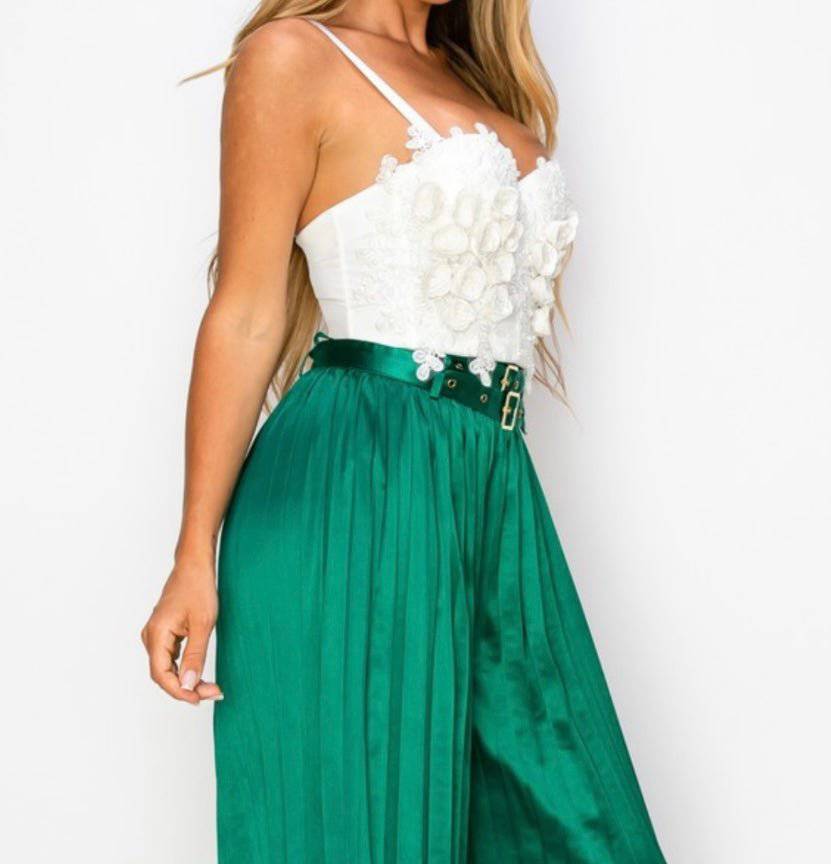 3D White Flower Elegant Bustier - Bella Boutique & Bellasbylola.com