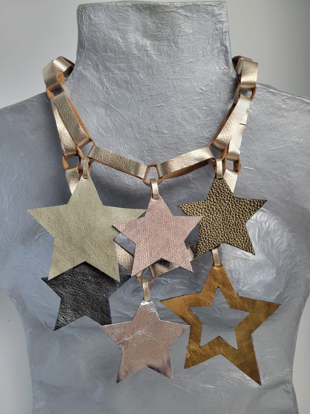 Gold Leather with Gold Stars Necklace by Arlene Diaz šµš· - Bellasbylola.com