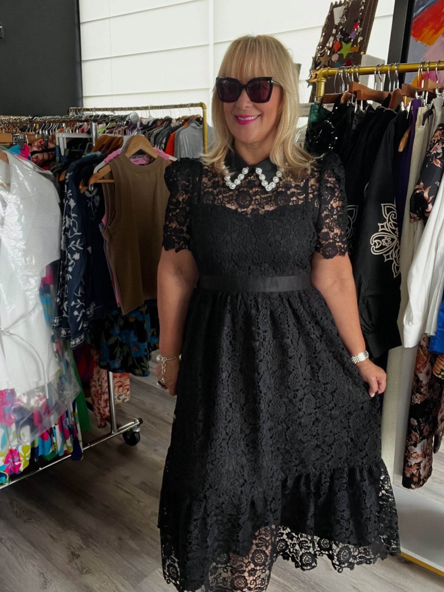 Black Embellish Collar Lace Midi Dress with short sleeves - TAX INCLUIDO - Bella Boutique & Bellasbylola.com