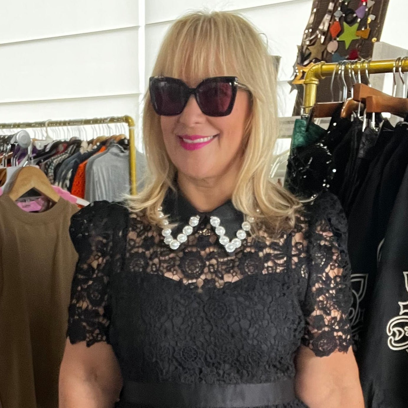 Black Embellish Collar Lace Midi Dress with short sleeves - TAX INCLUIDO - Bella Boutique & Bellasbylola.com