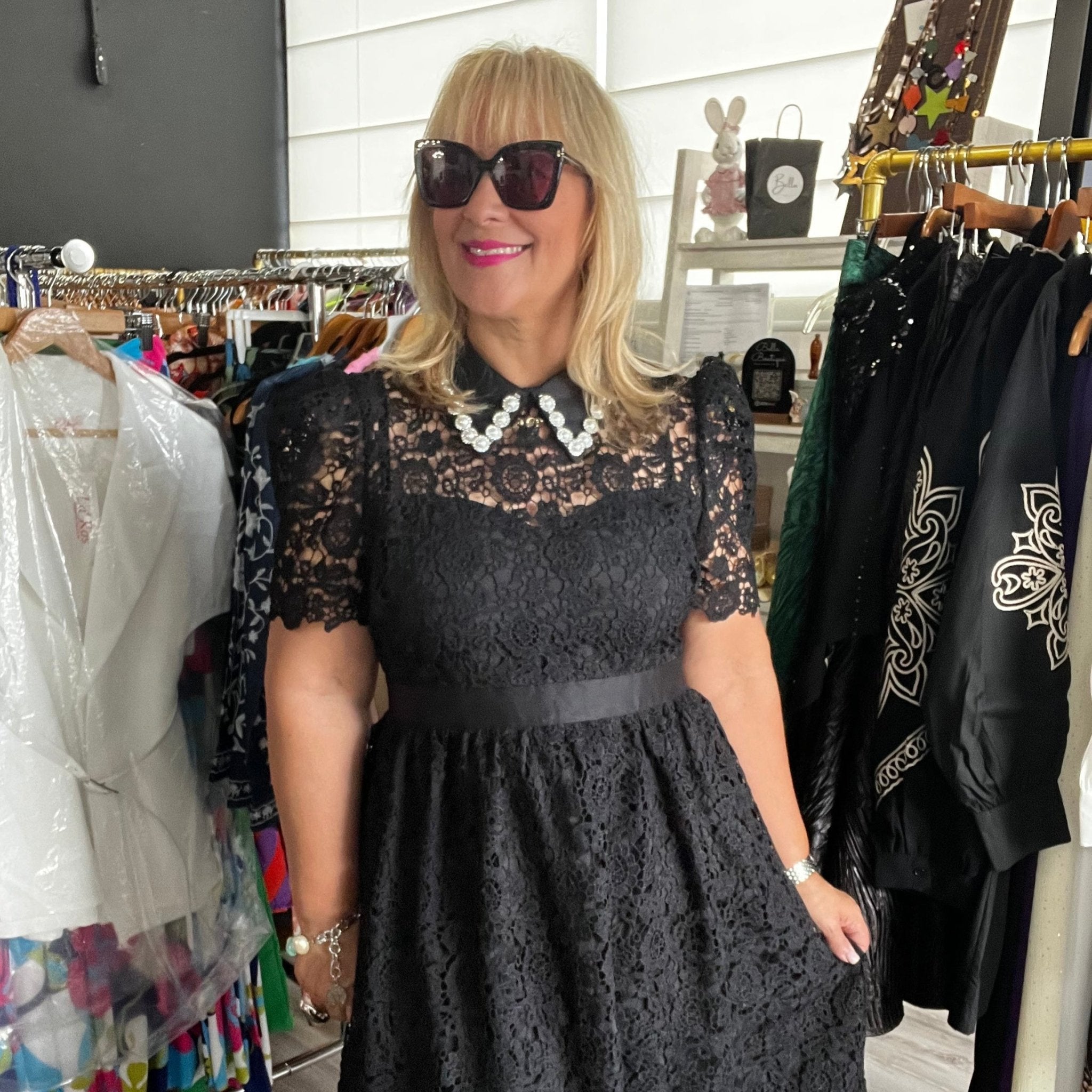 Black Embellish Collar Lace Midi Dress with short sleeves - TAX INCLUIDO - Bella Boutique & Bellasbylola.com