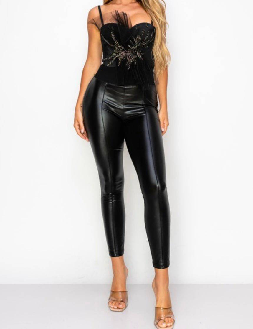 Timeless Black Bustier: Elegant Lingerie for Special Occasions - Bella Boutique & Bellasbylola.com