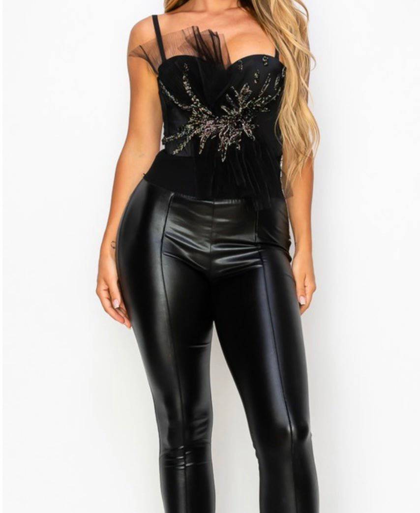 Timeless Black Bustier: Elegant Lingerie for Special Occasions - Bella Boutique & Bellasbylola.com