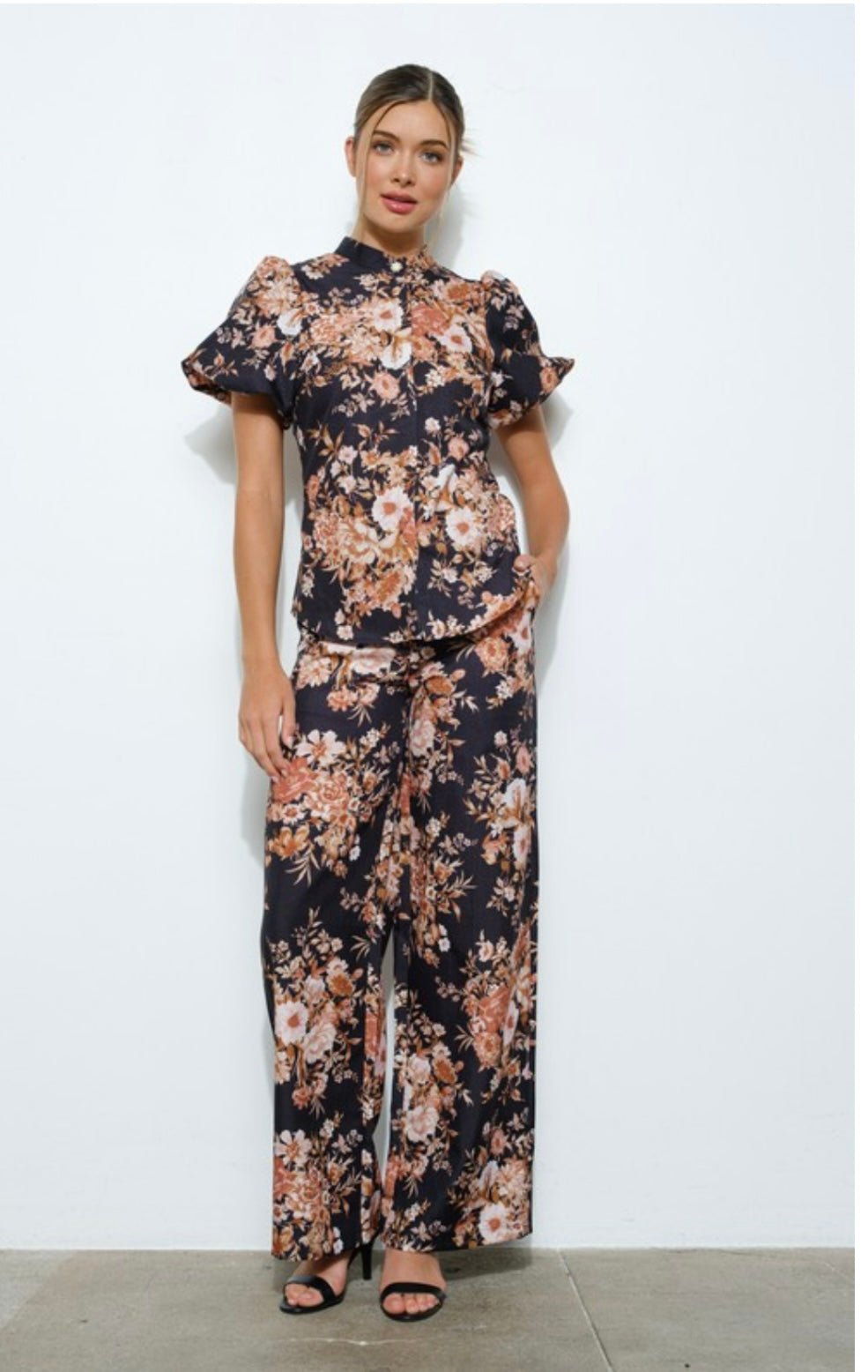 Black & Peach Floral Top - Chic Style - Bella Boutique & Bellasbylola.com