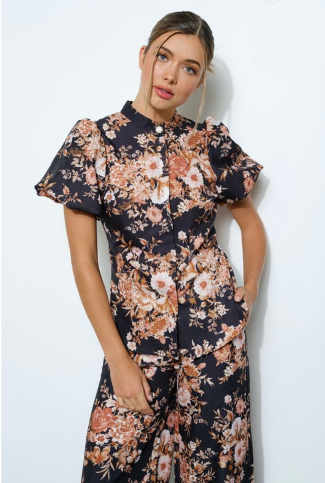 Black & Peach Floral Top - Chic Style - Bella Boutique & Bellasbylola.com
