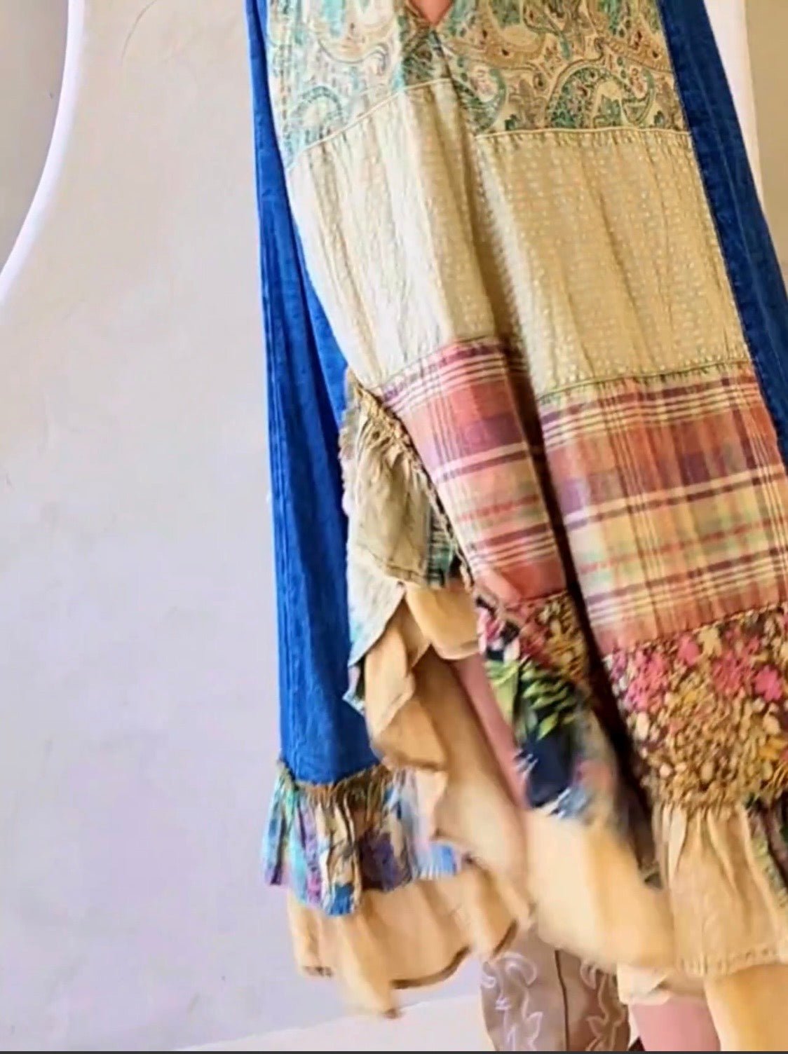 Bohemian Patch Denim Midi Skirt - Tax incluido - Puedes bajar un size - BELLASBYLOLA.COM