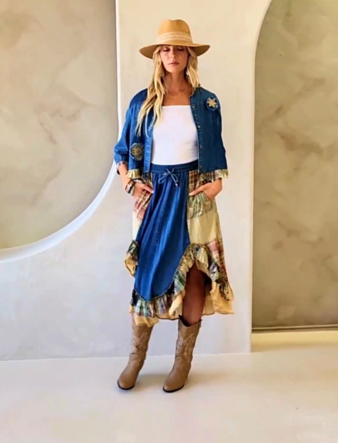 Bohemian Patch Denim Midi Skirt - Tax incluido - Puedes bajar un size - BELLASBYLOLA.COM