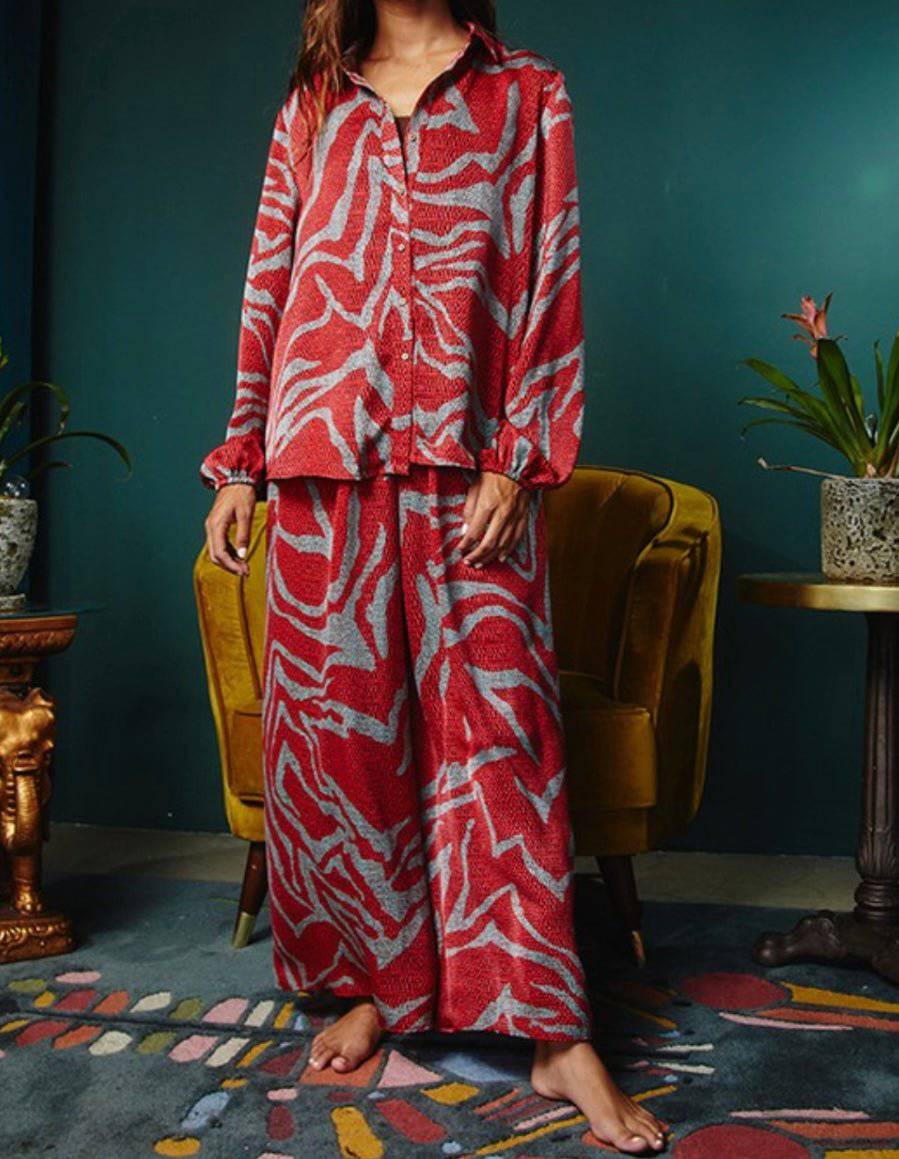 Catalina Red Top: Stylish Button-Down with Relaxed Fit - Bella Boutique & Bellasbylola.com