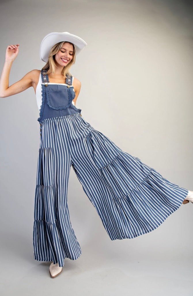 Chic Striped Jumpsuit with Wide Legs - True to size - Lleva tu size regular - Bella Boutique & Bellasbylola.com