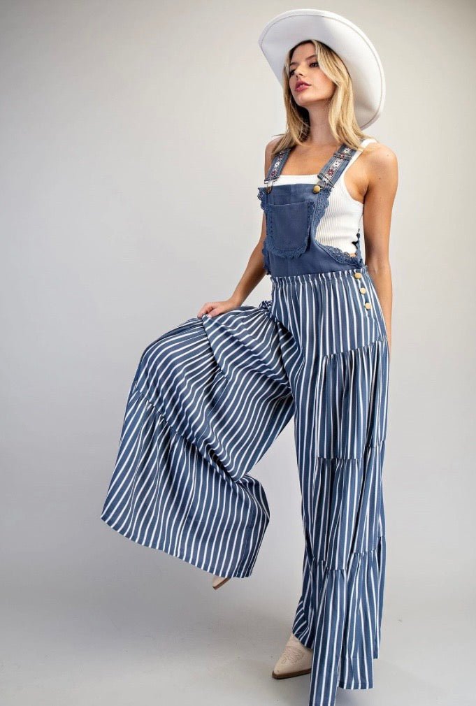 Chic Striped Jumpsuit with Wide Legs - True to size - Lleva tu size regular - Bella Boutique & Bellasbylola.com