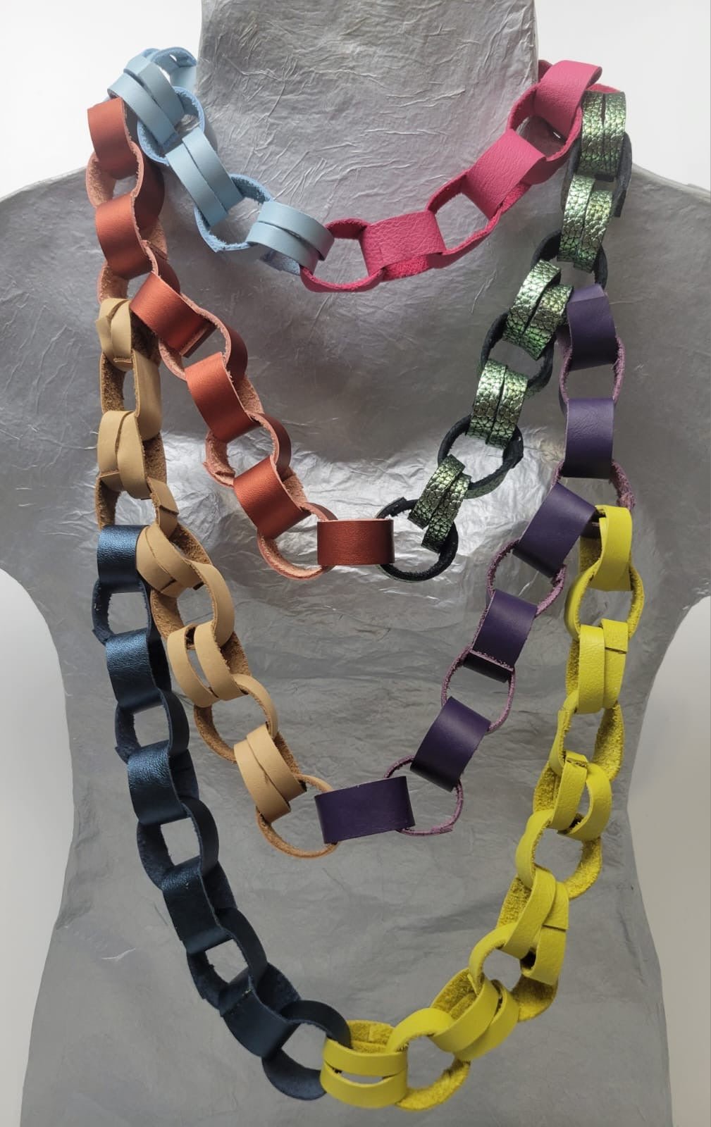 Collar Cadenas Colores Mix de Artesana Arlene Díaz 🇵🇷 - Bella Boutique & Bellasbylola.com