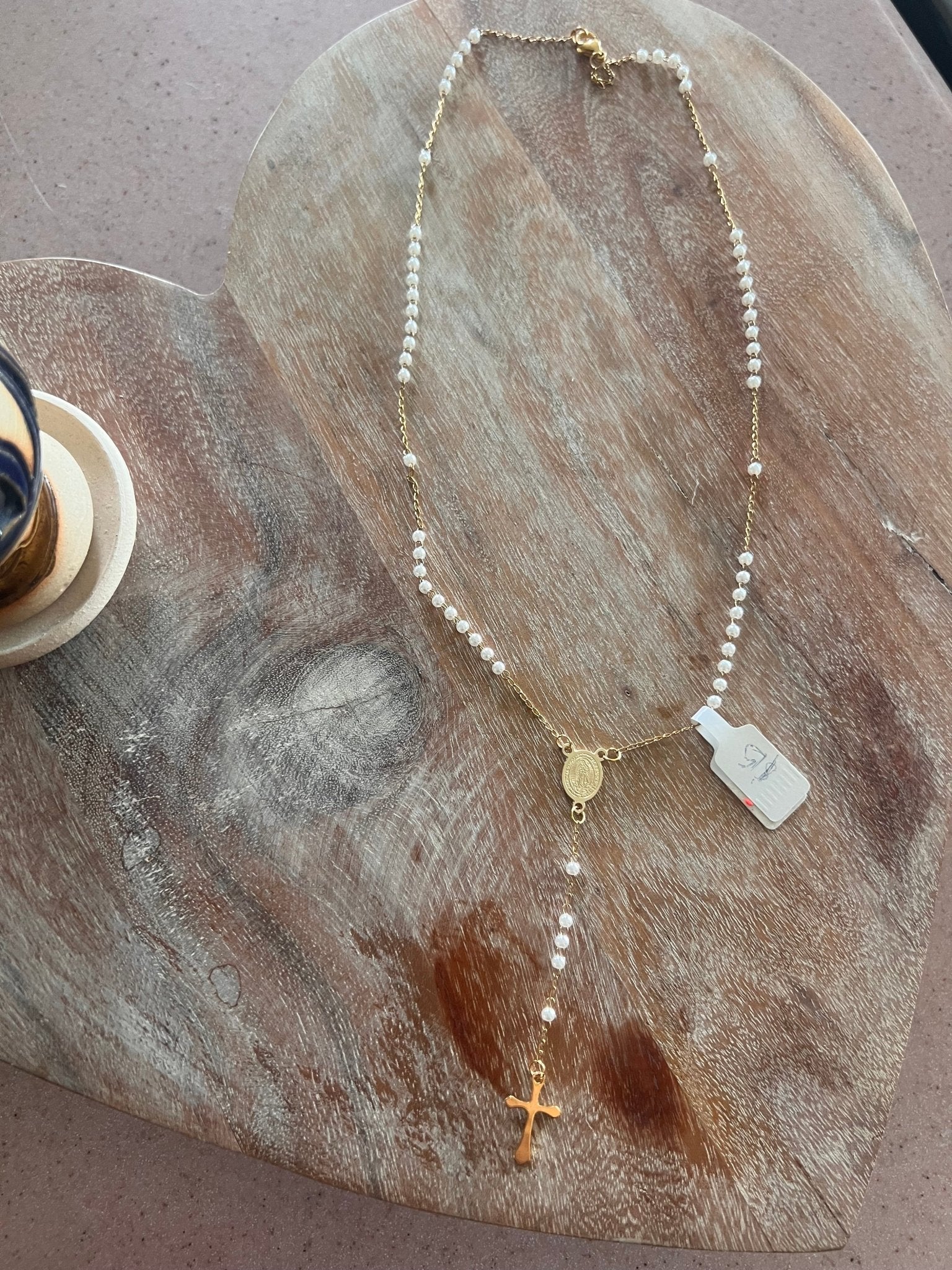 Collar de crucifijo elegante y versátil, perfecto para expresar fe con estilo discreto. - Bella & Bellasbylola.com