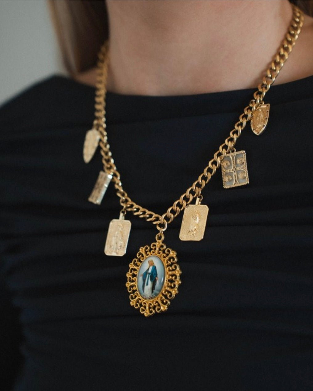 Collar de la Virgen Milagrosa - Made in Malaga Spain - High Quality Materials - JOYERIA CATOLICA DE ESPAÑA -Bellasbylola.com