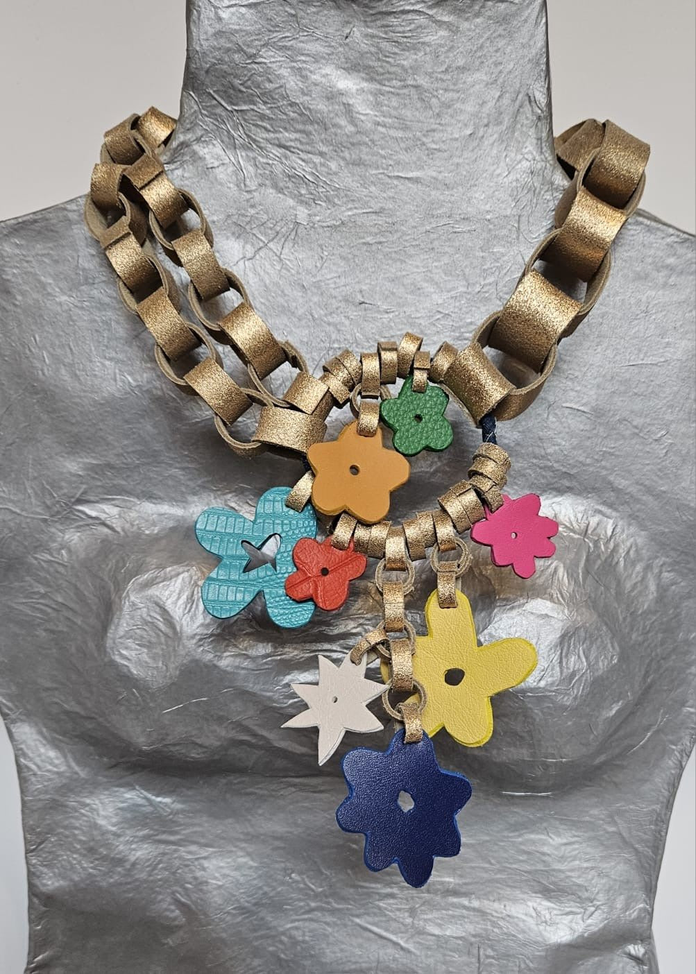 Colors Flowers Necklace by Arlene Diaz 🇵🇷 - Stylish and Elegant Jewelry Piece - Bella Boutique & Bellasbylola.com