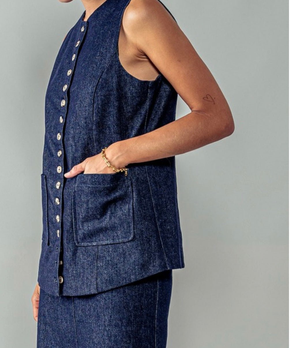 Denim Button Down Vest - New 🌟 - In Store & Online - Bella Boutique & Bellasbylola.com