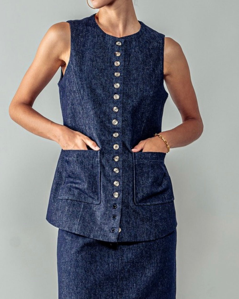 Denim Button Down Vest - New 🌟 - In Store & Online - Bella Boutique & Bellasbylola.com