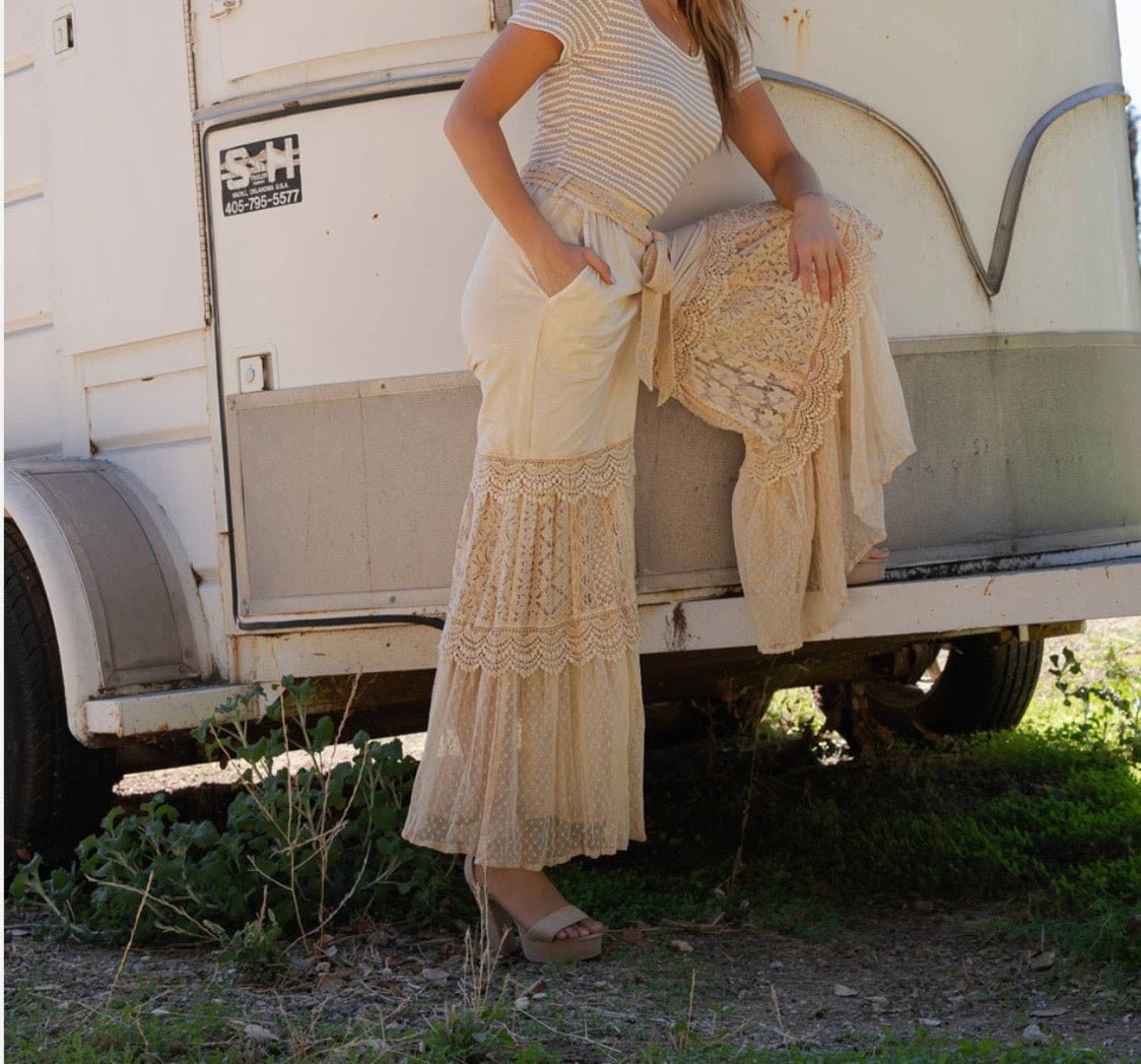 Boho Chic Desert Dream Wide Leg Pants with Knit & Lace - True to Size - BELLA BOUTIQUE & BELLASBYLOLA.COM 🇵🇷