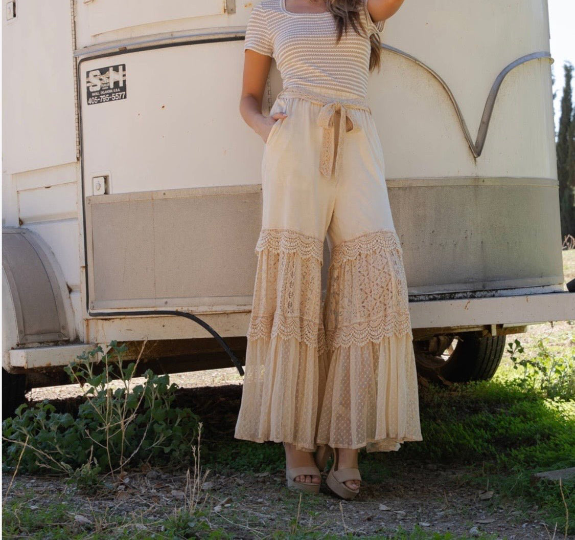 Boho Chic Desert Dream Wide Leg Pants with Knit & Lace - True to Size - BELLA BOUTIQUE & BELLASBYLOLA.COM 🇵🇷
