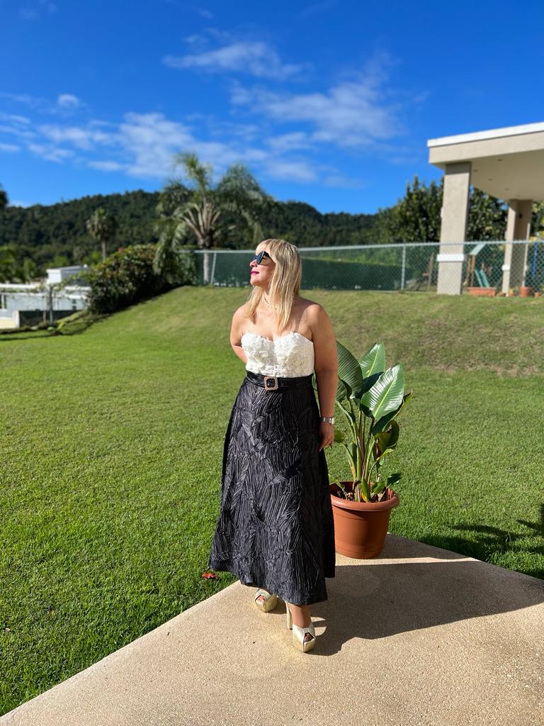 Black Premium Midi Skirt: Elegant Chic Style - Bella Boutique & Bellasbylola.com