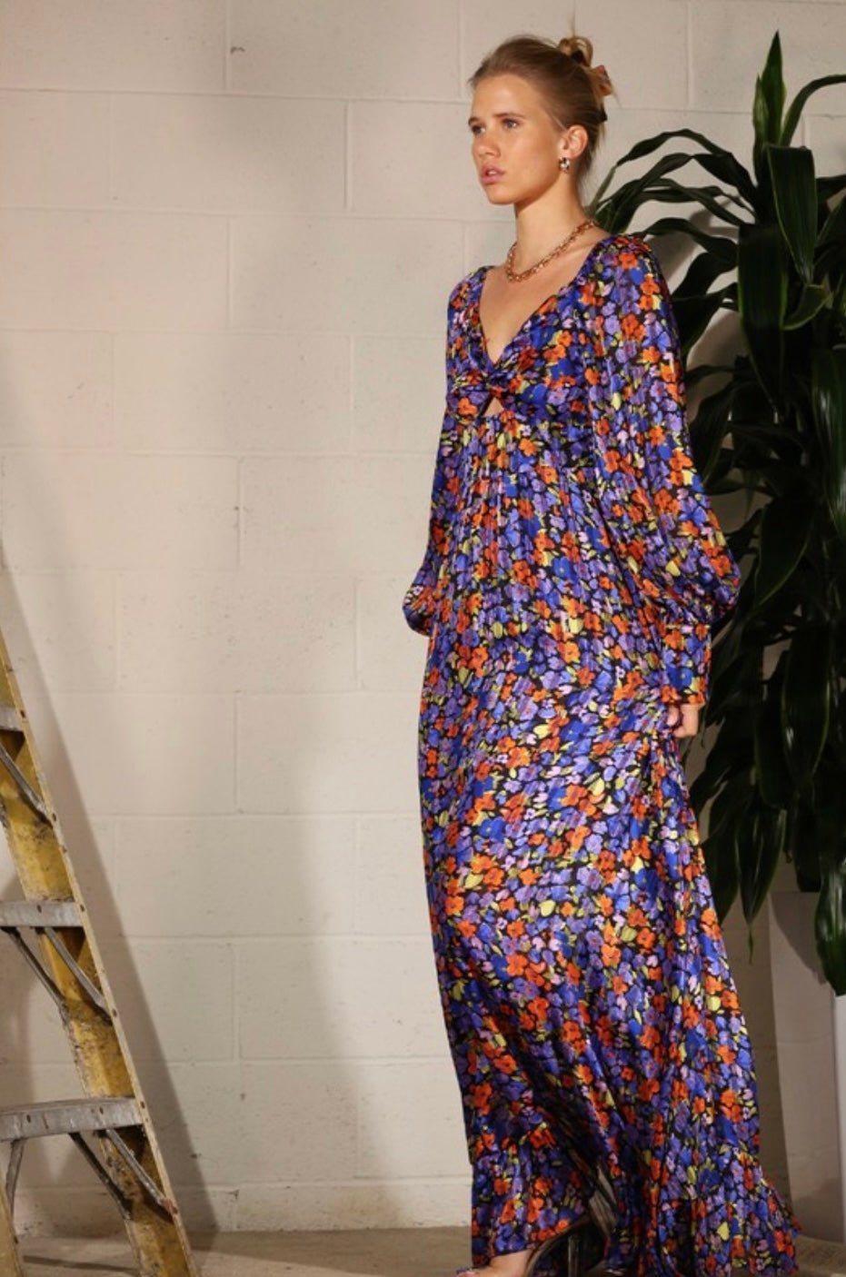 Blooming Goddess, Eye-catching Floral Pattern, Open Front Twist Silhouette - Bella Boutique & Bellasbylola.com