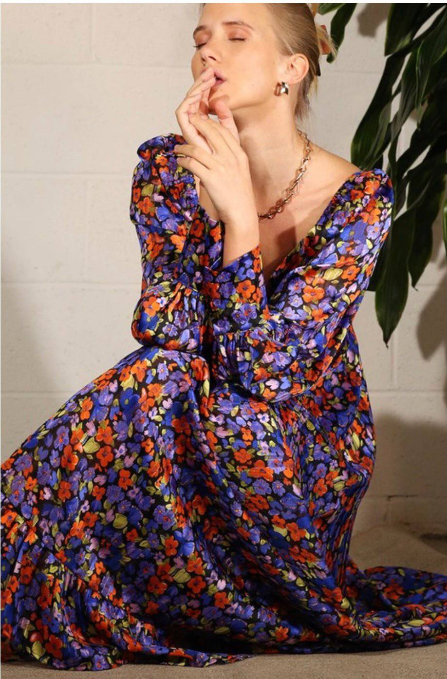 Blooming Goddess, Eye-catching Floral Pattern, Open Front Twist Silhouette - Bella Boutique & Bellasbylola.com