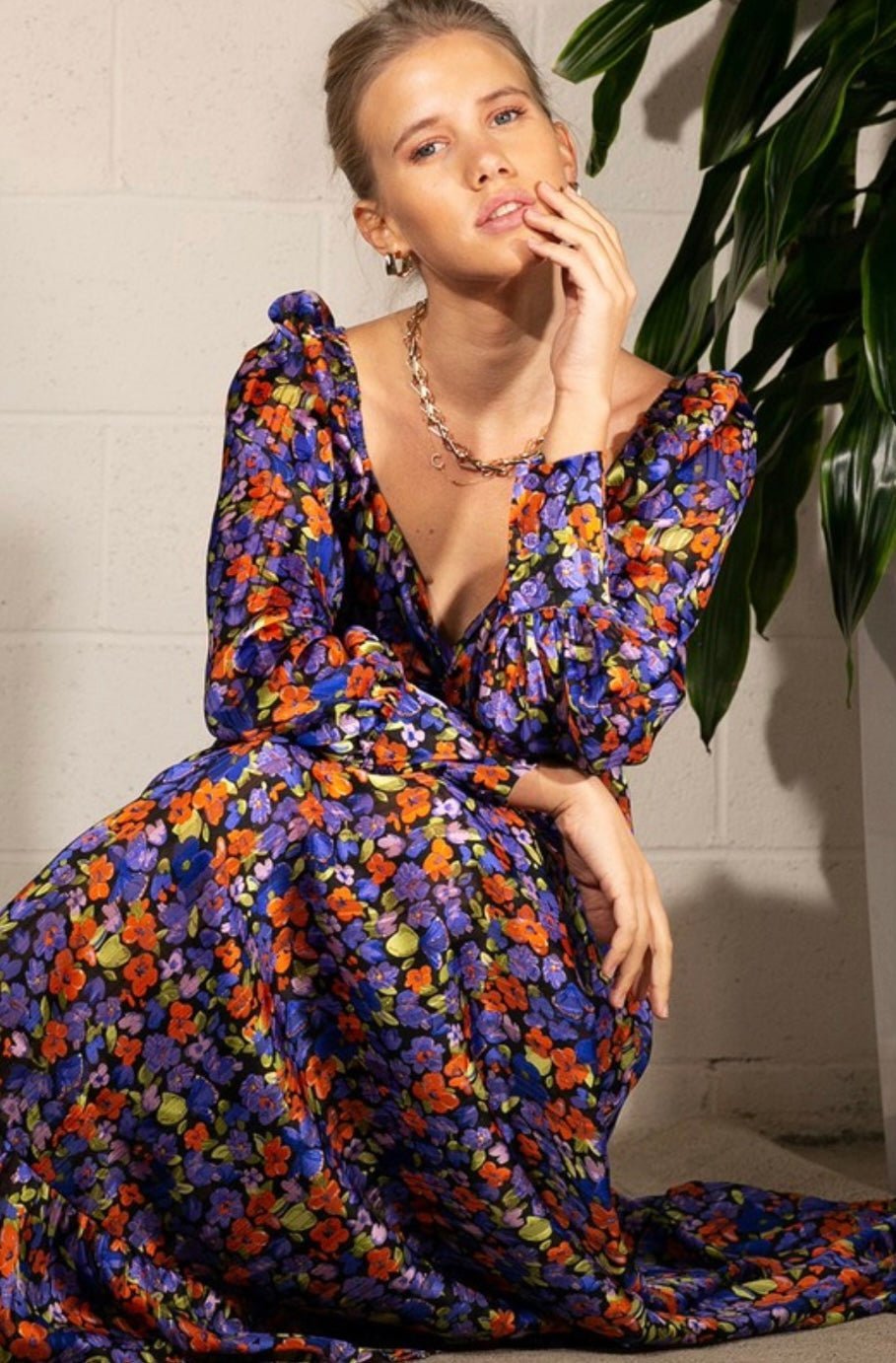 Blooming Goddess, Eye-catching Floral Pattern, Open Front Twist Silhouette - Bella Boutique & Bellasbylola.com