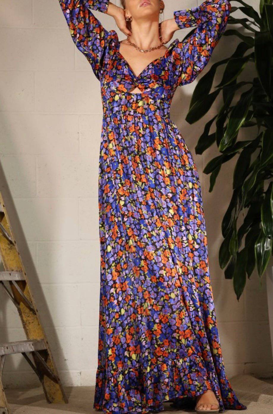 Blooming Goddess, Eye-catching Floral Pattern, Open Front Twist Silhouette - Bella Boutique & Bellasbylola.com