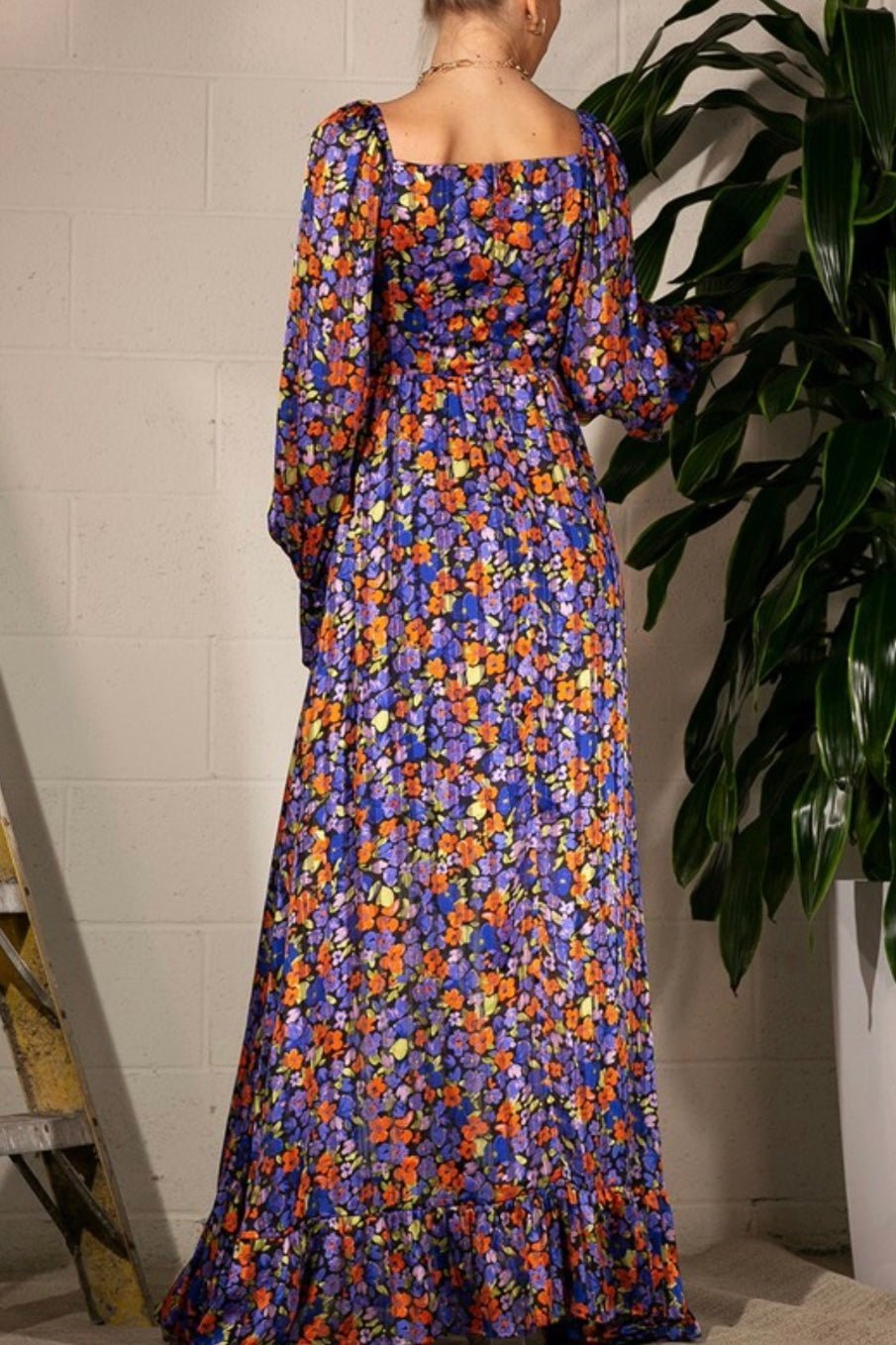 Blooming Goddess, Eye-catching Floral Pattern, Open Front Twist Silhouette - Bella Boutique & Bellasbylola.com