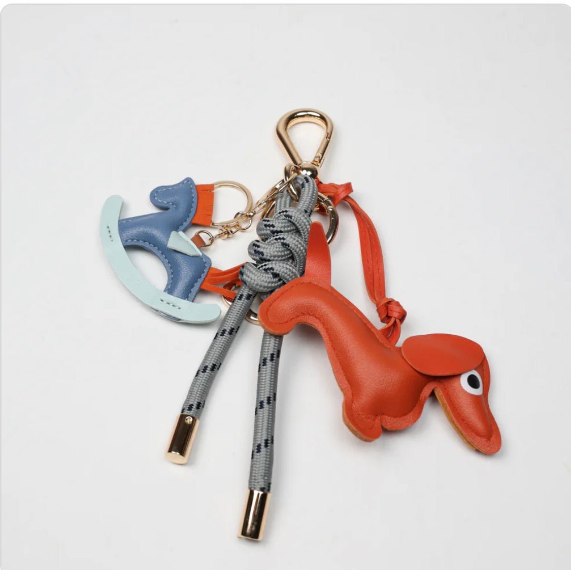 KEY CHAIN STONE GREY WITH CHARMS - ORANGE DOG AND BLUE ROCKING HORSE - Bella & Bellasbylola.com