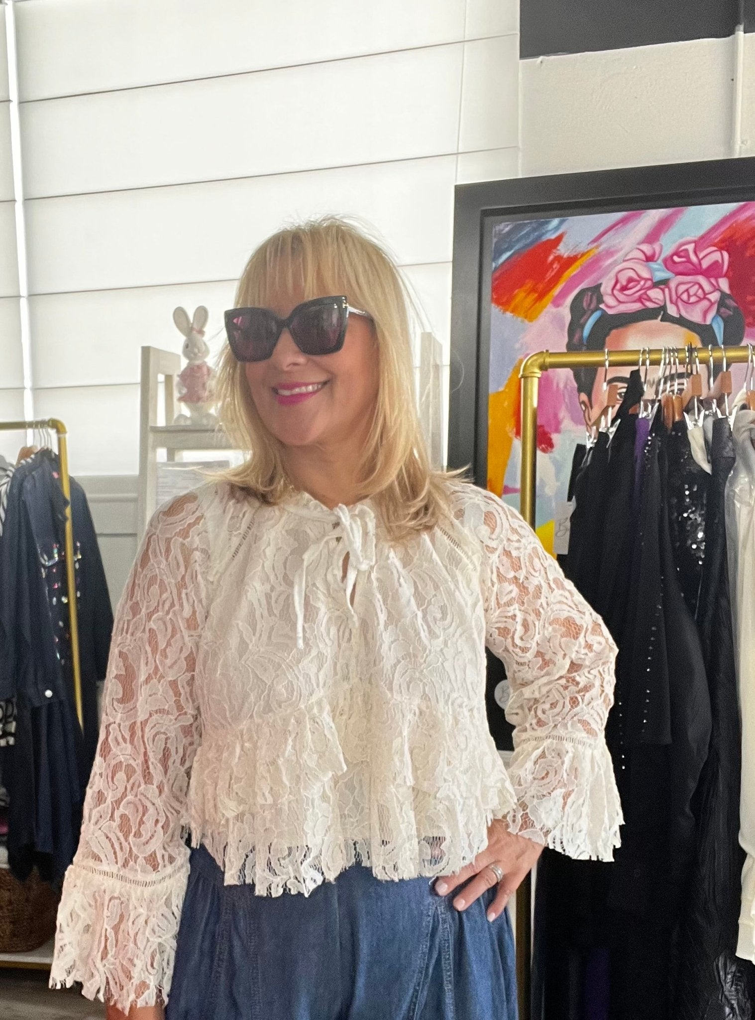 Lace Bell Sleeve Ruffle Blouse - Tax Incluido - Bella Boutique & Bellasbylola.com