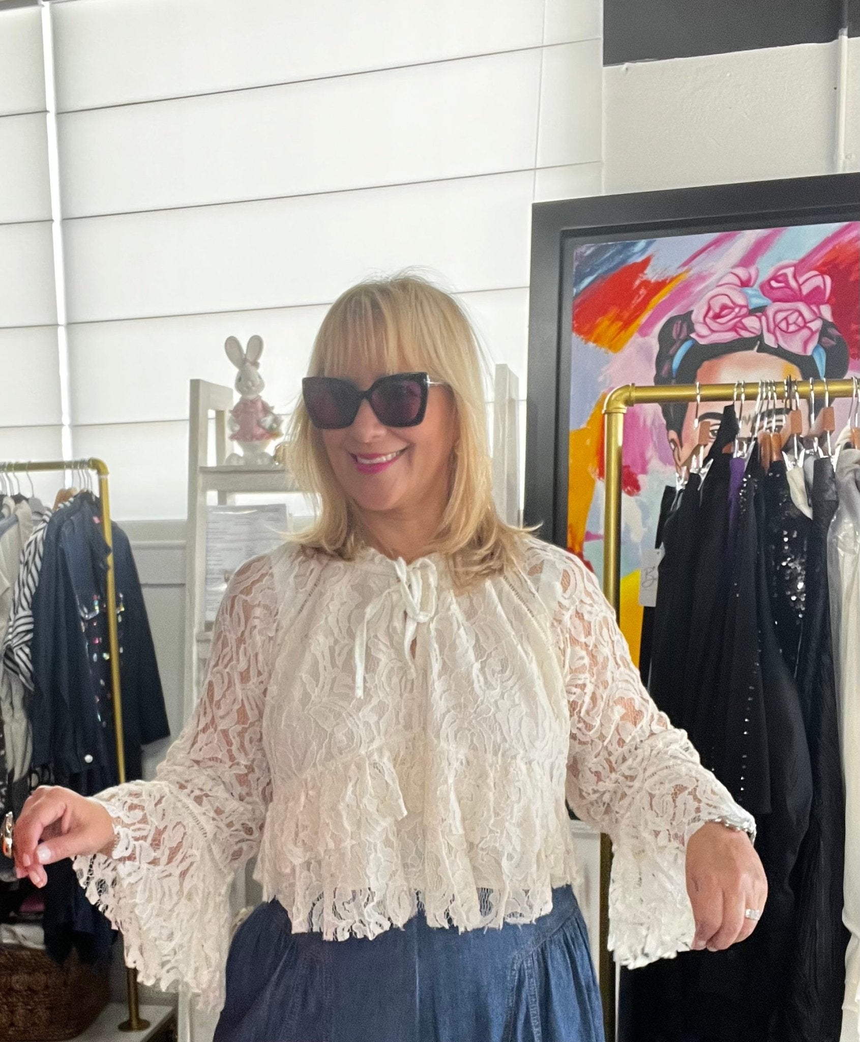 Lace Bell Sleeve Ruffle Blouse - Tax Incluido - Bella Boutique & Bellasbylola.com