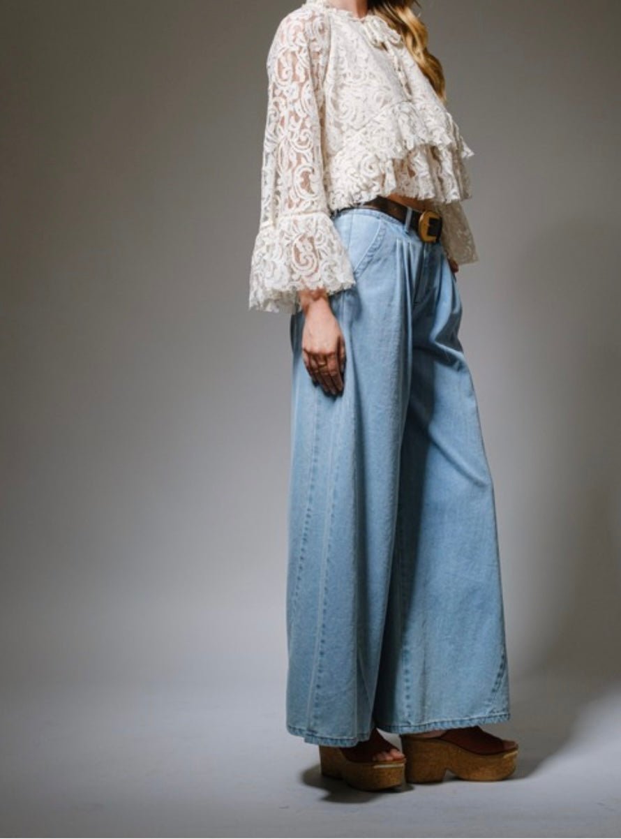 Lace Bell Sleeve Ruffle Blouse - Tax Incluido - Bella Boutique & Bellasbylola.com