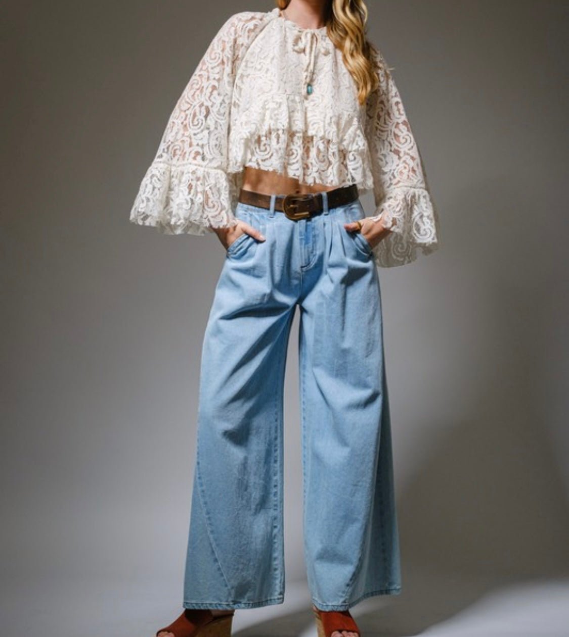 Lace Bell Sleeve Ruffle Blouse - Tax Incluido - Bella Boutique & Bellasbylola.com