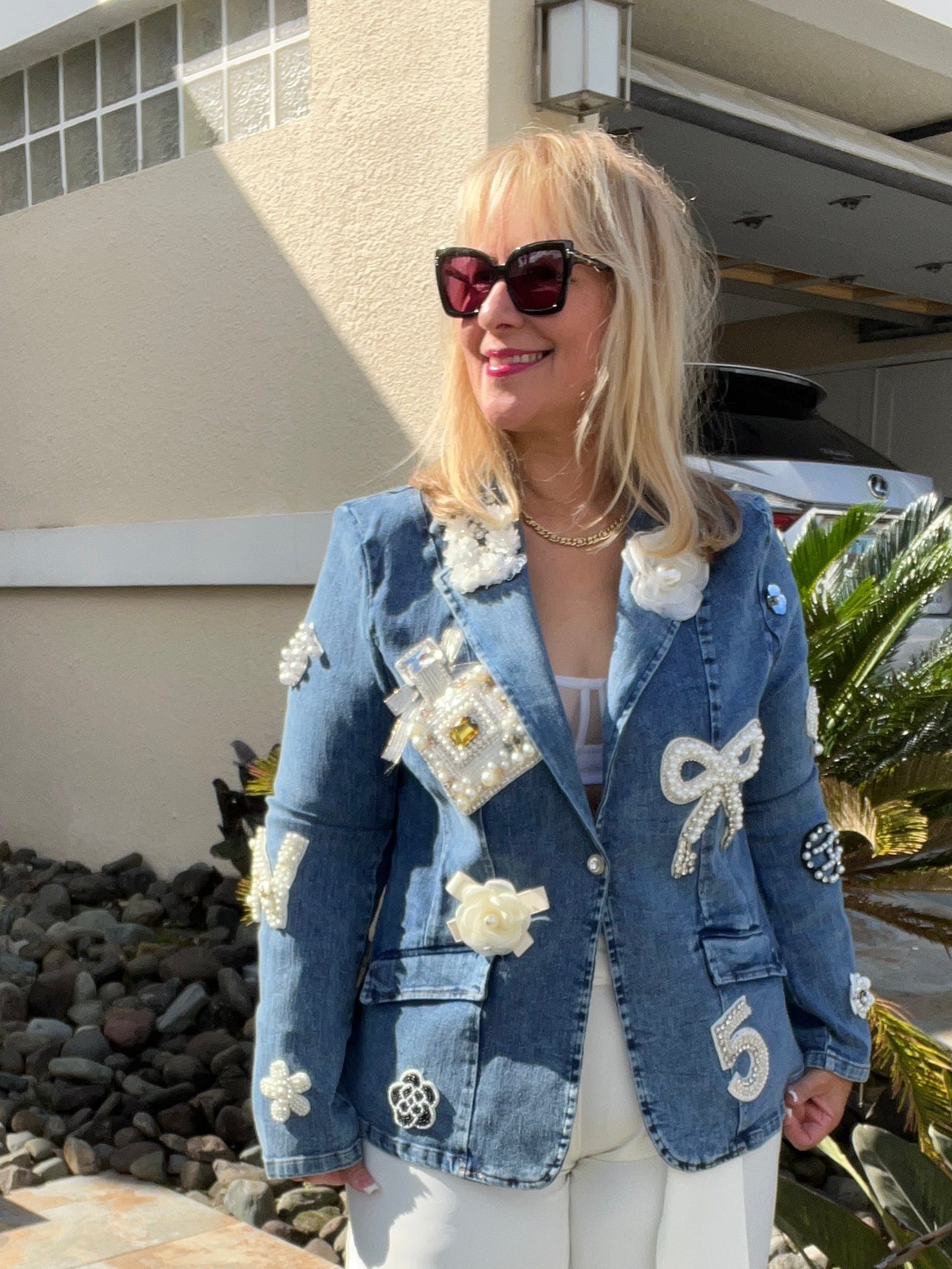 Like Channel Denim Blazer - True to size (good stretch) - Bella Boutique & Bellasbylola.com