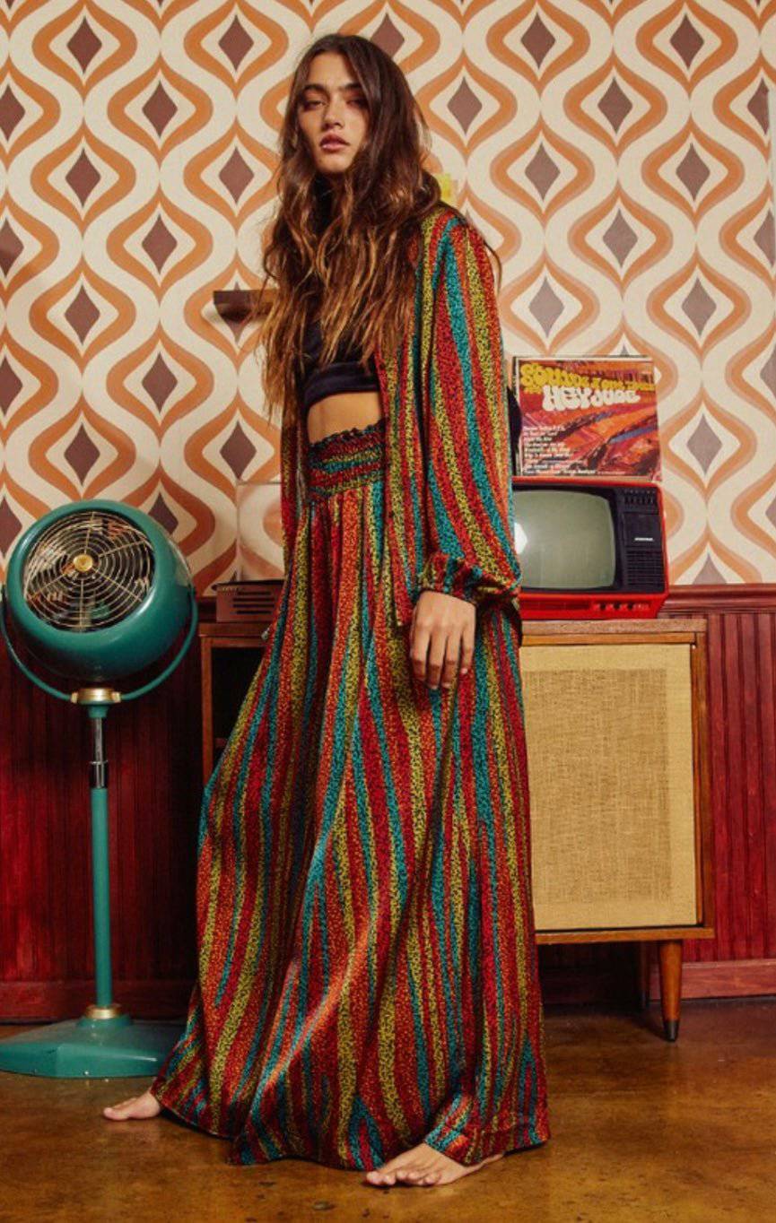 Button Down Collared Top - Elastic Sleeve, Loose Fit - 100% Polyester - Bella Boutique & Bellasbylola.com