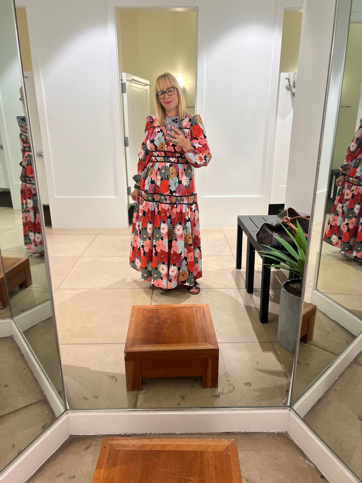 Stunning Black Flowers Maxi Dress π€π - Bella Boutique & Bellasbylola.com