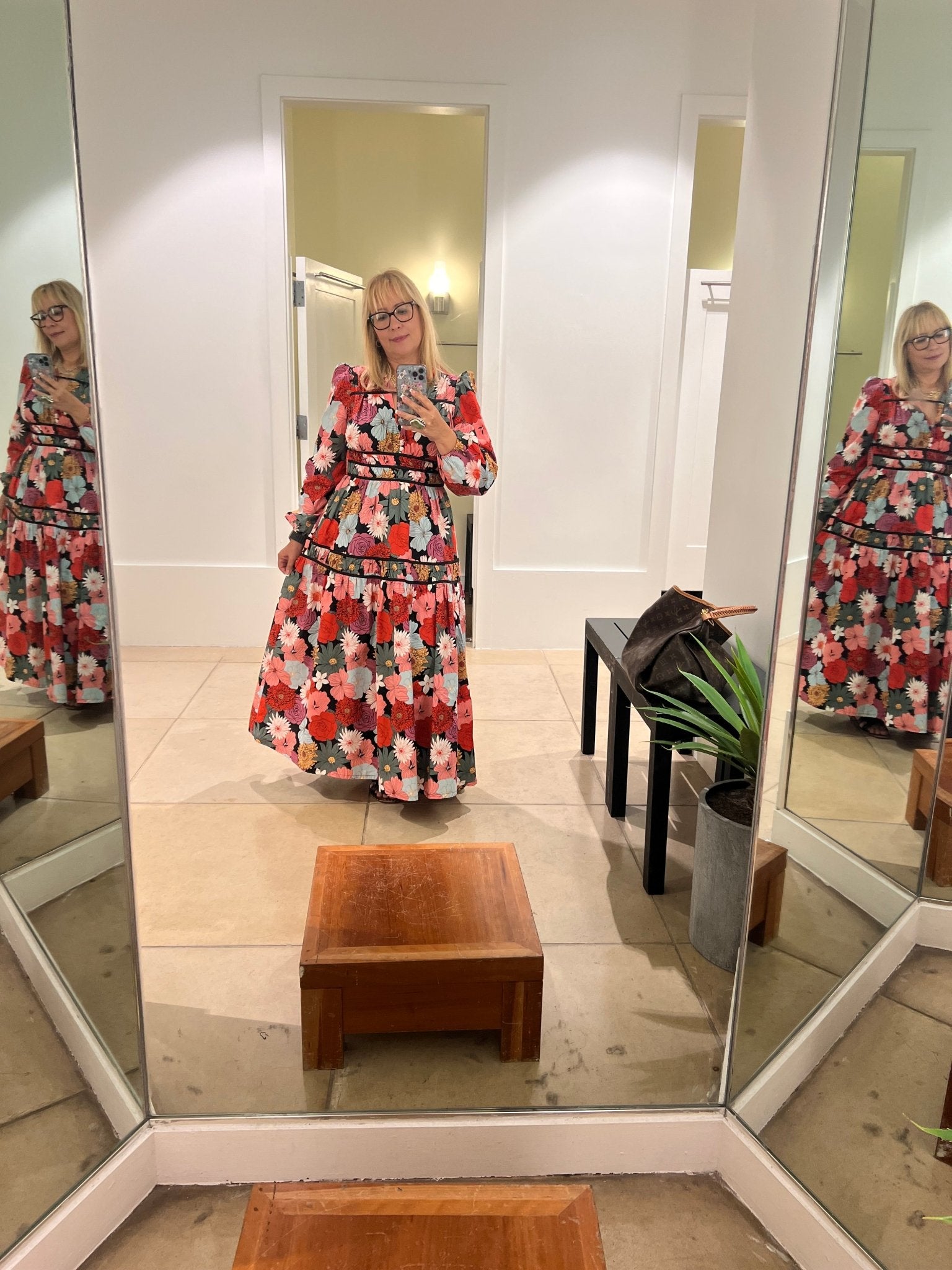 Stunning Black Flowers Maxi Dress π€π - Bella Boutique & Bellasbylola.com