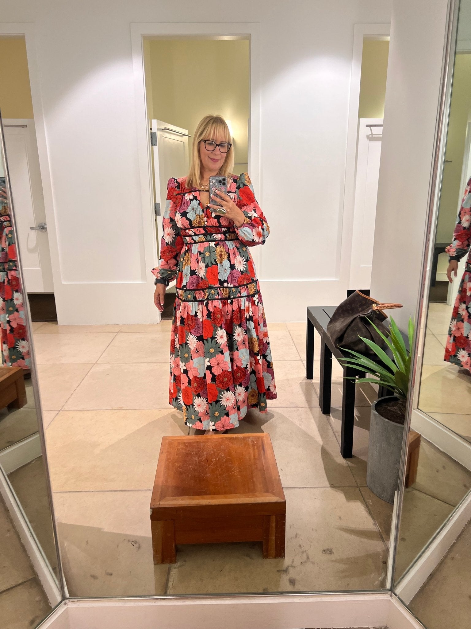 Stunning Black Flowers Maxi Dress π€π - Bella Boutique & Bellasbylola.com