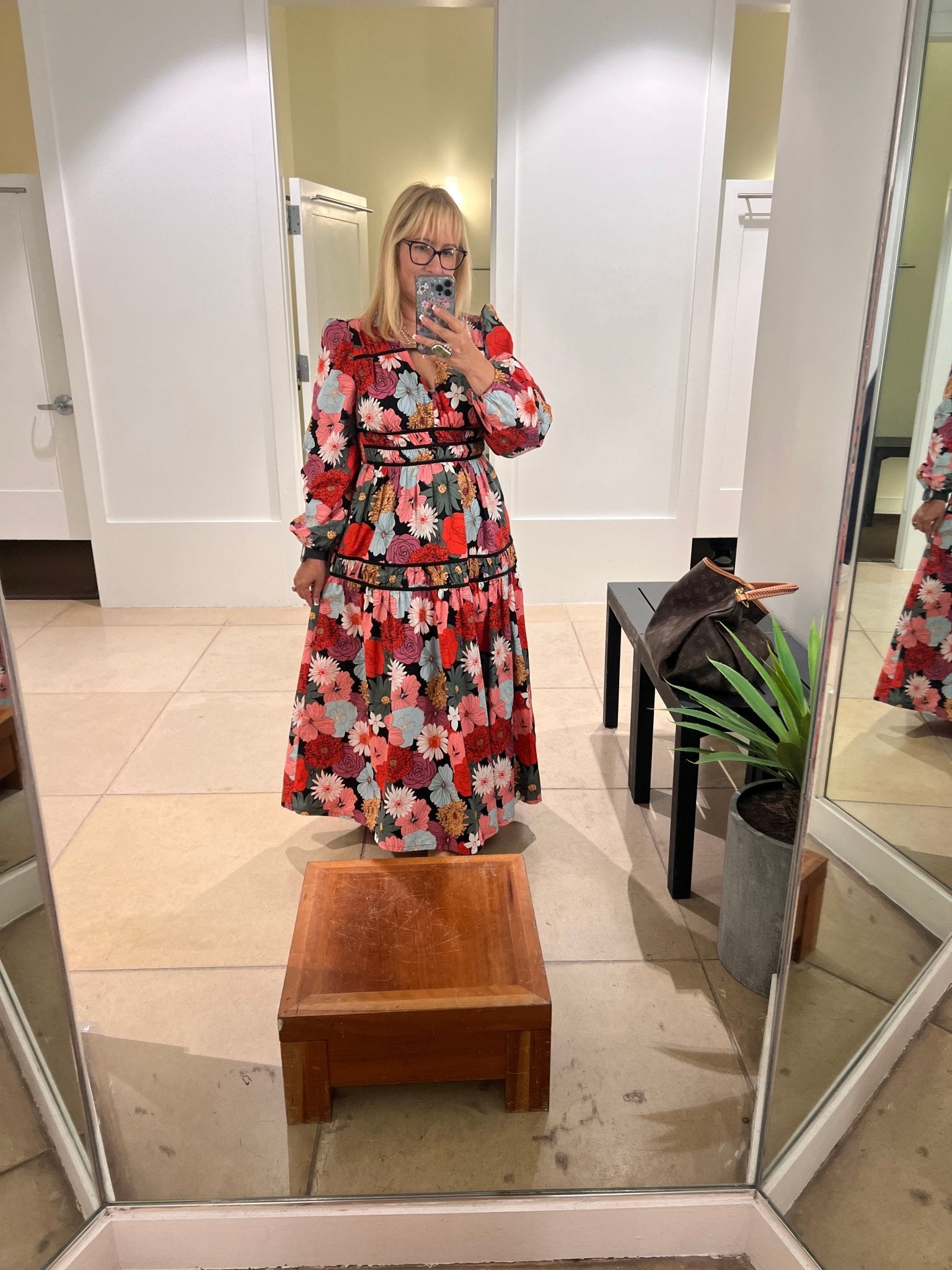 Stunning Black Flowers Maxi Dress 🖤🌟 - Bella Boutique & Bellasbylola.com