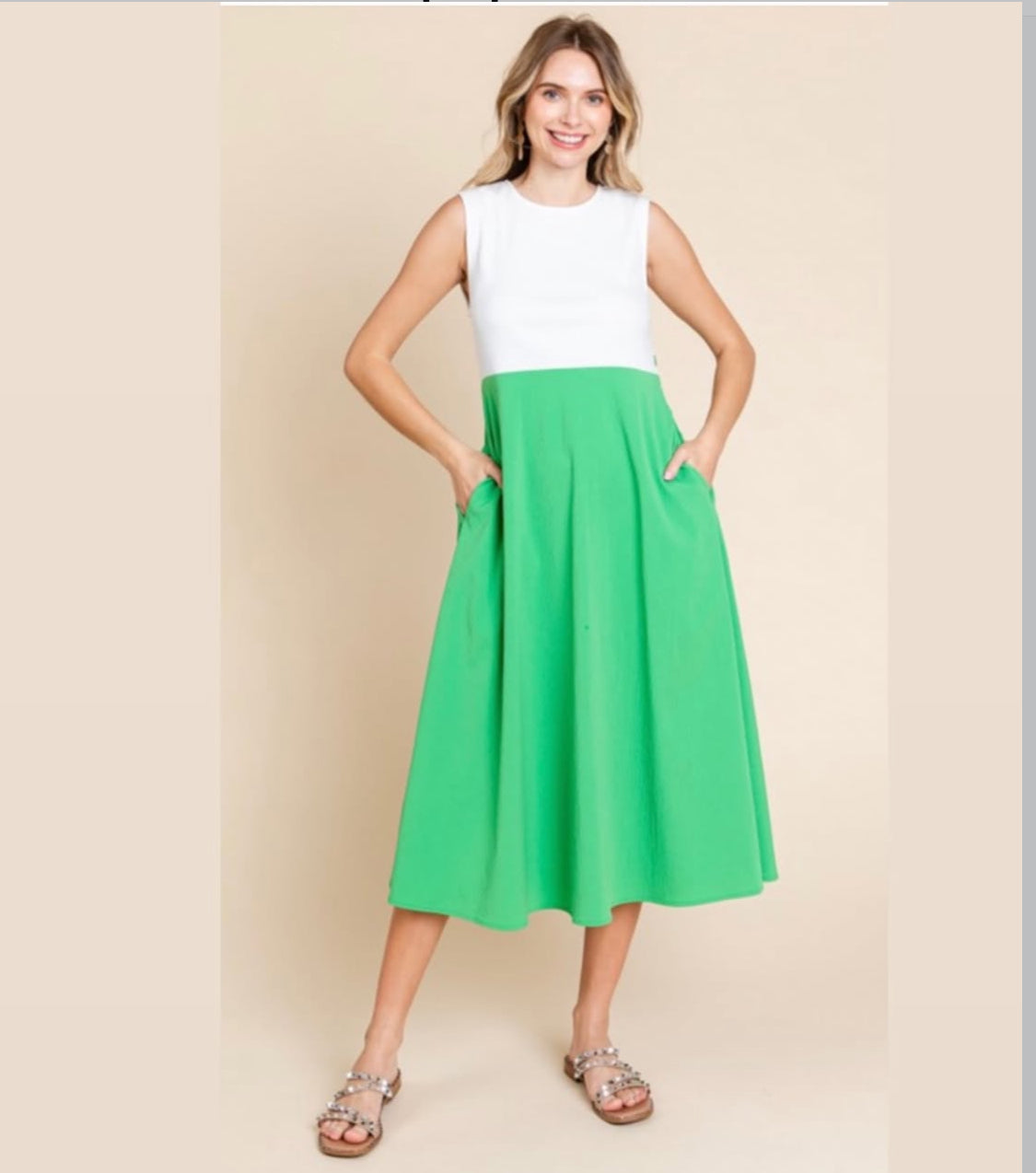 Green & White A-line Dress - New ✨✨