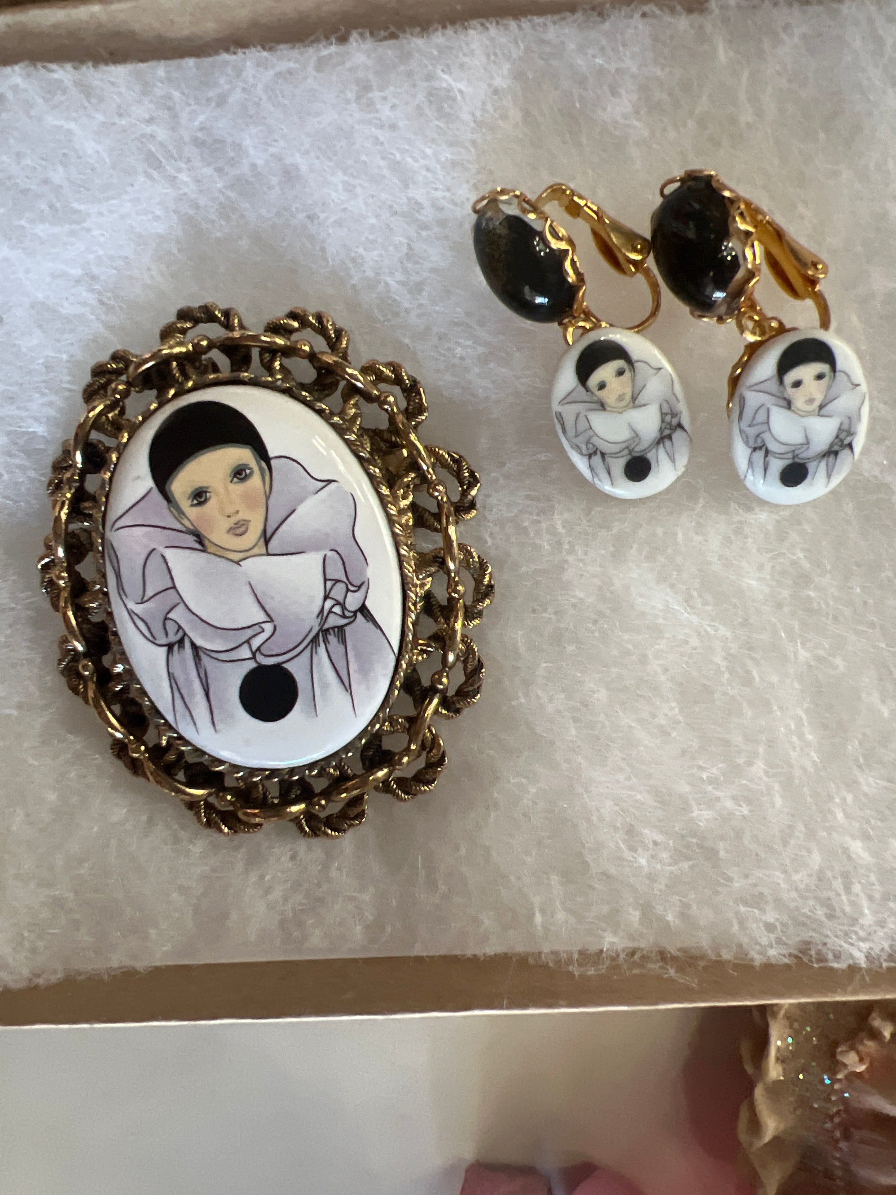 Vintage Harlequin Pendant & Clip Earrings Set -Preloved