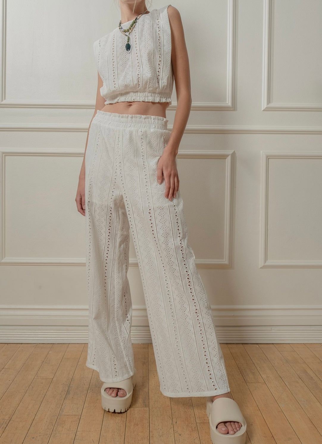 Eyelet Off White Set - Bella Boutique & Bellasbylola.com