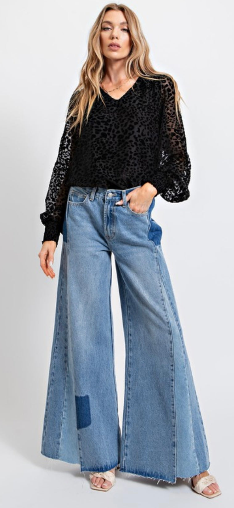 Wash Denim Bell Botton Jeans - Bellasbylola.com