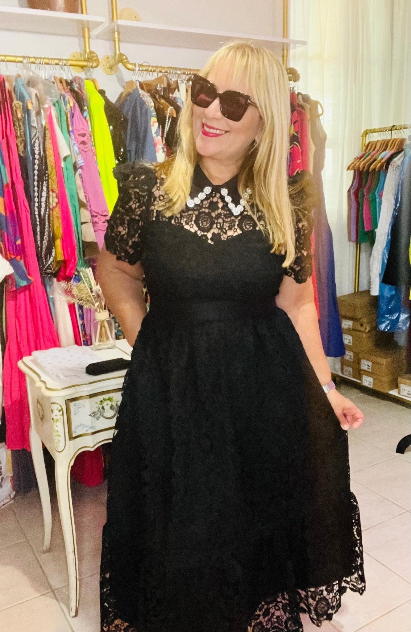 Black Embellish Collar Lace Midi Dress with short sleeves - IVU INCLUIDO - BELLASBYLOLA.COM