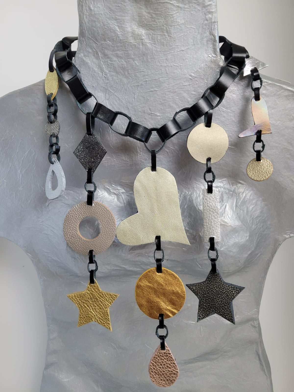 Black & Star Necklace by Arlene Diaz 🇵🇷 - Bella Boutique & Bellasbylola.com
