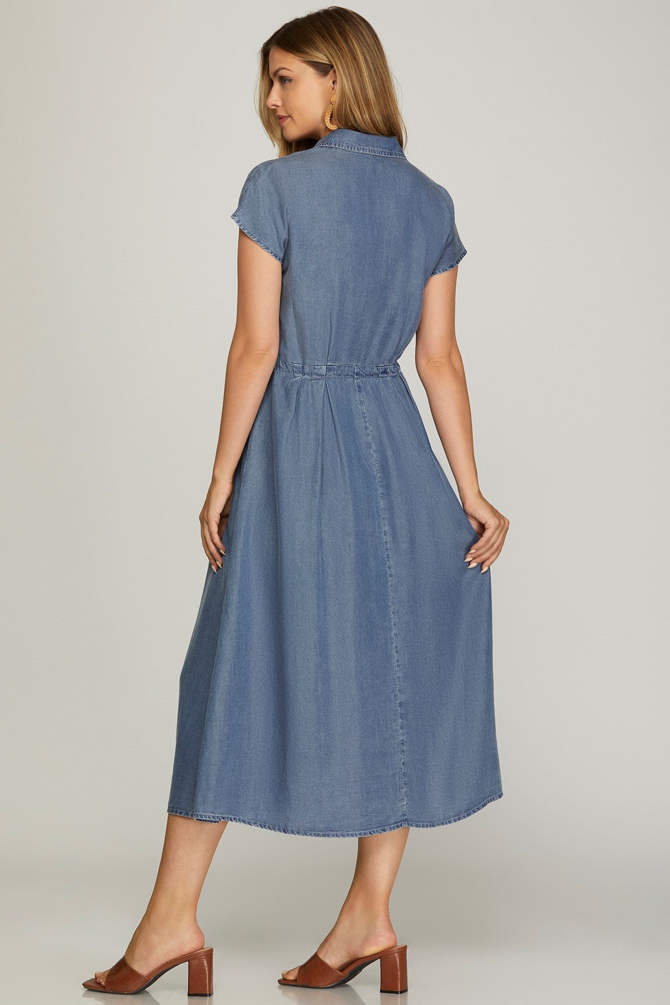 Chambray Midi Denim Dress - New🌟 - In Store & Online - Bella Boutique & Bellasbylola.com