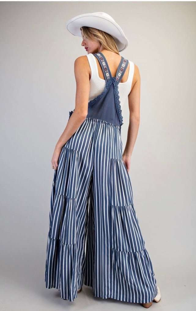 Chic Striped Jumpsuit with Wide Legs - True to size - Lleva tu size regular - Bella Boutique & Bellasbylola.com