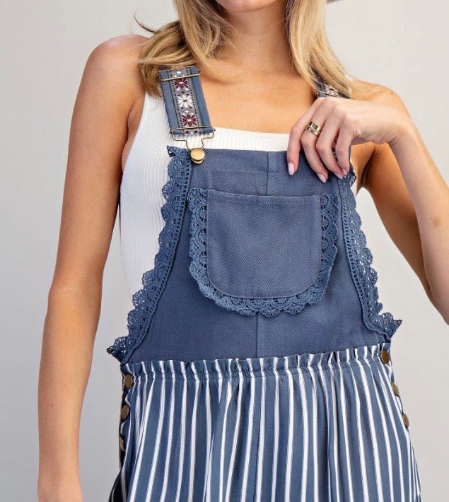 Chic Striped Jumpsuit with Wide Legs - True to size - Lleva tu size regular - Bella Boutique & Bellasbylola.com