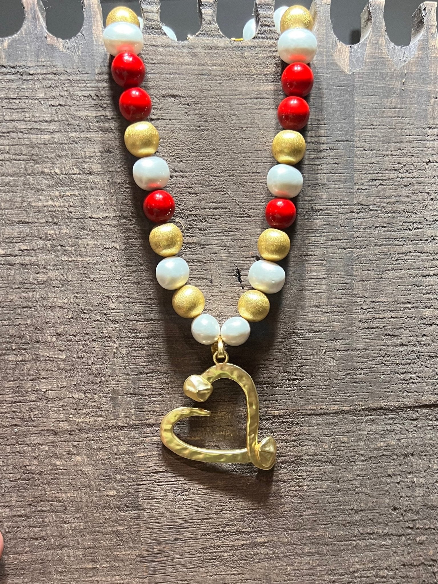Collar de Corazón con perlas de agua dulce - Bella Boutique & Bellasbylola.com