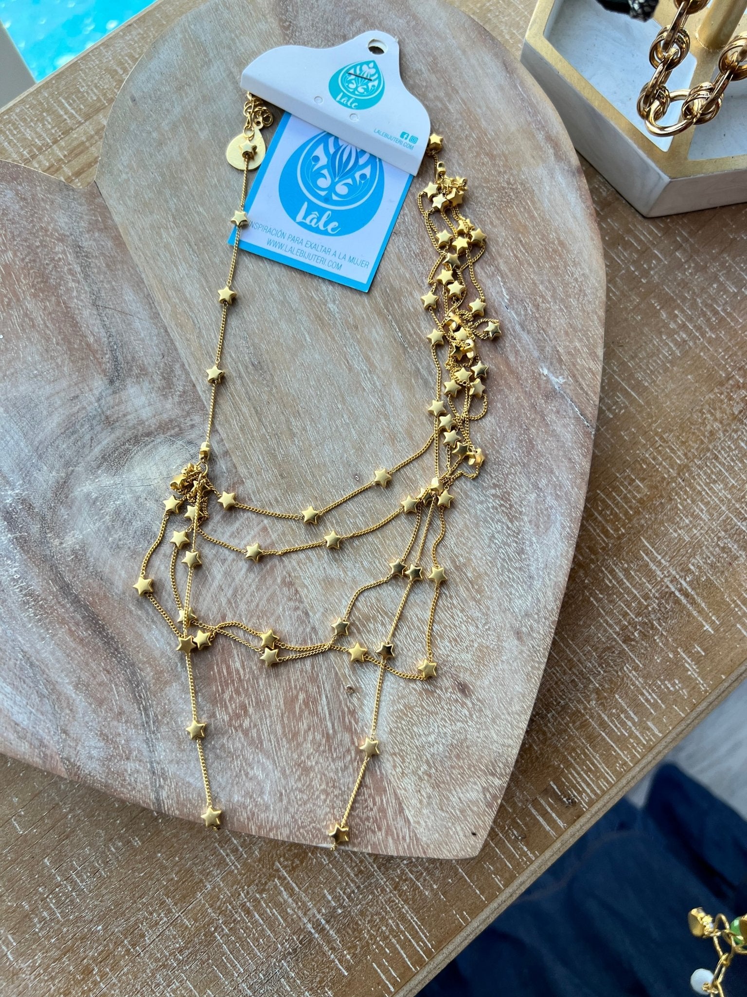 Shimmering Star Necklace: Elegant Design, High-Quality Materials - Bella Boutique & Bellasbylola.com